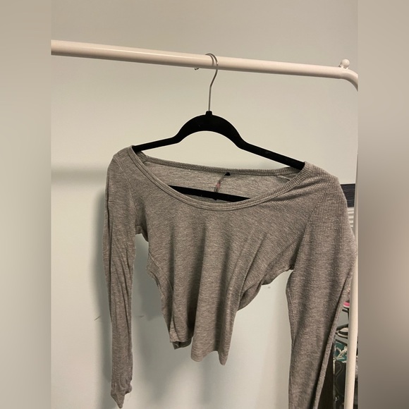 Brandy Melville Scoop Neck Crop long Sleeve - Picture 1 of 1